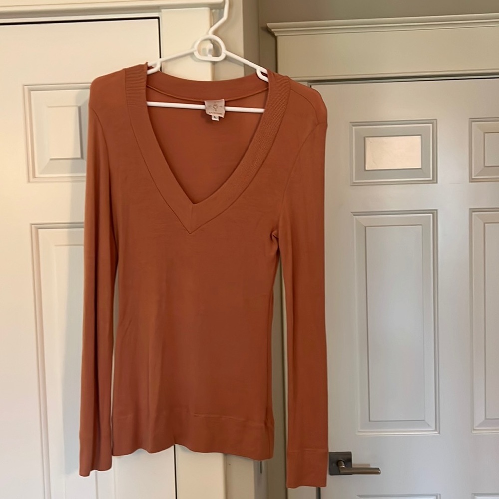 Six Degrees V-neck sweater. Large